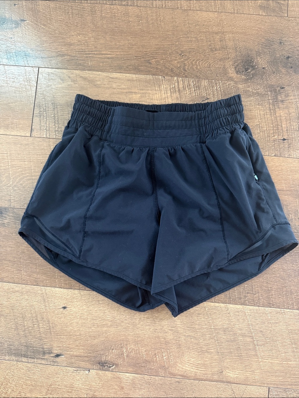 Women’s Lululemon Hotty Hot High-Rise Lined Short 4"